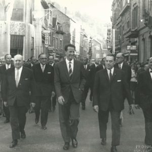 Maurice Roulin (1965-1973) était bourgmestre et marche a côté du Roi.  Le café était le "Bleu et Blanc", couleurs de la ville, de la brasserie et de l’équipe de football de la ville dont l'exploitant du café (René Guillaume) était un des joueurs....